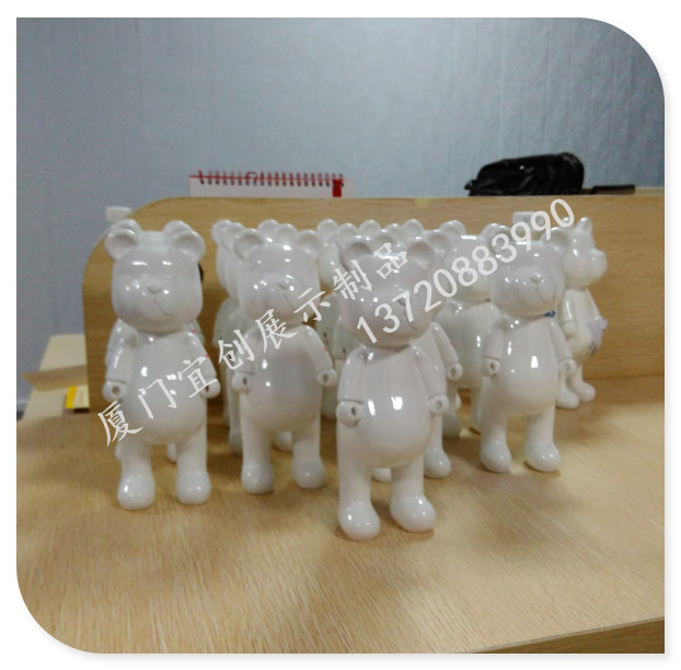 供應(yīng)玻璃鋼樹(shù)脂小熊 玻璃鋼雕塑  廈門(mén)玻璃鋼雕塑廠家 卡通人物雕塑