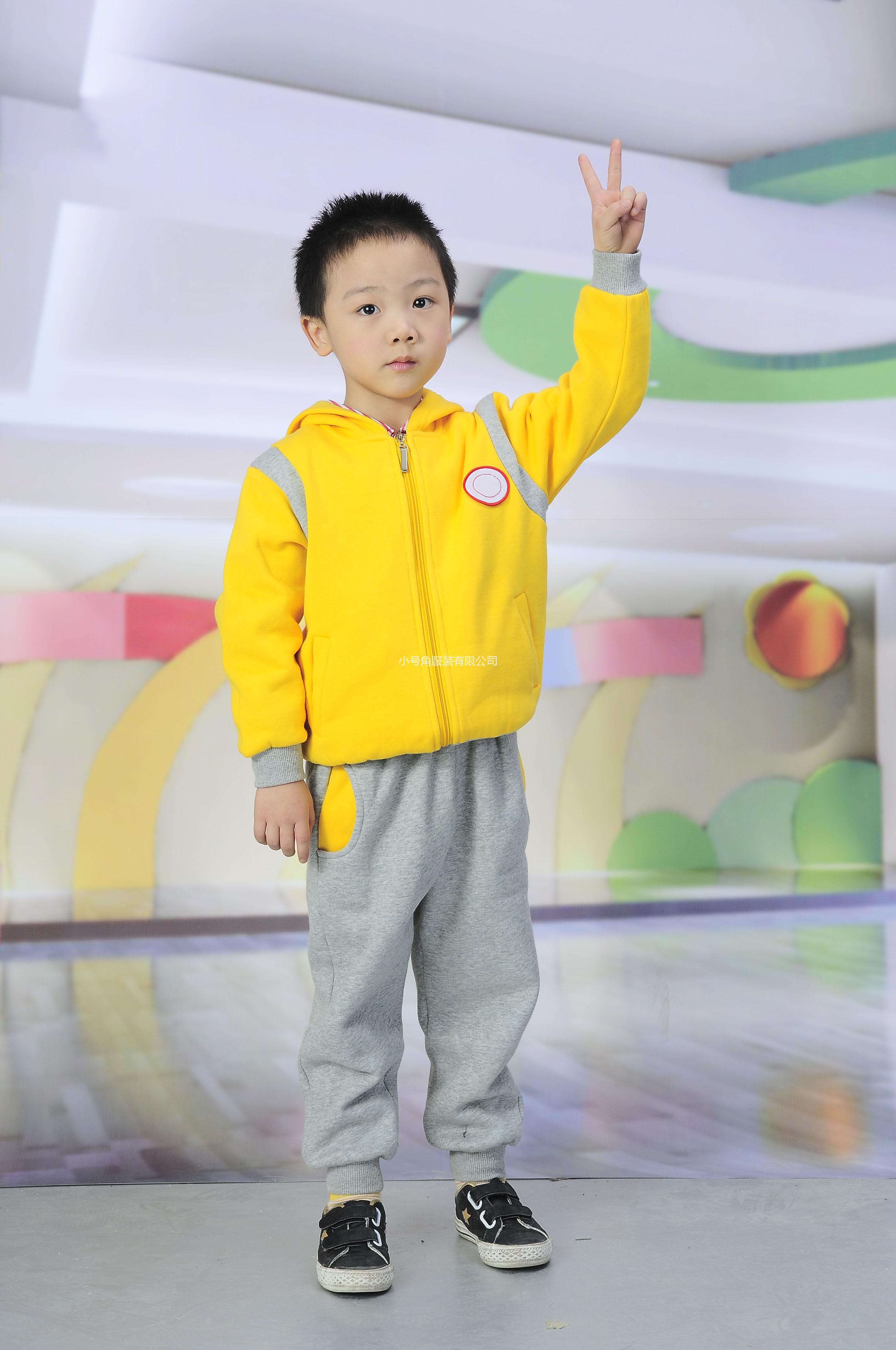 供應(yīng)新款潮流冬裝幼兒園服