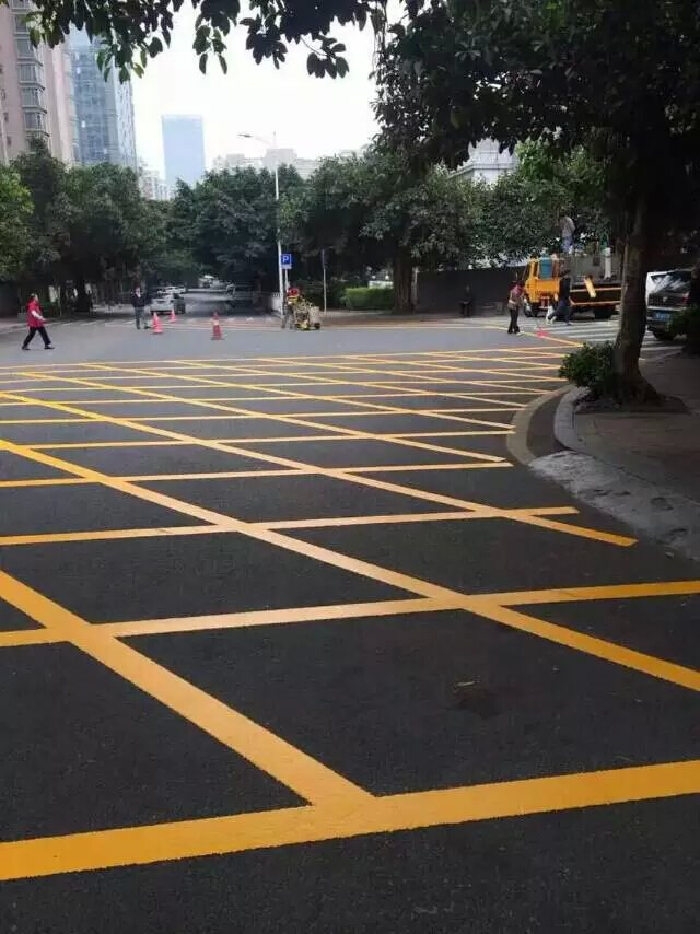 供應(yīng)用于安全標(biāo)志的深圳小區(qū)停車(chē)場(chǎng)標(biāo)線(xiàn)施工