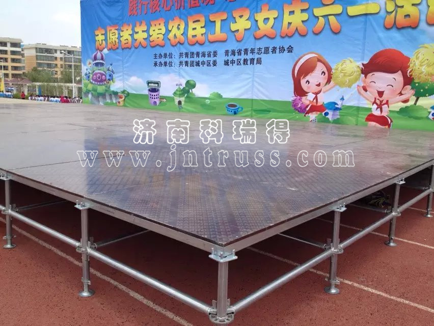 上車?yán)讈喖茕撹F舞臺(tái) 車展用舞臺(tái)圖片