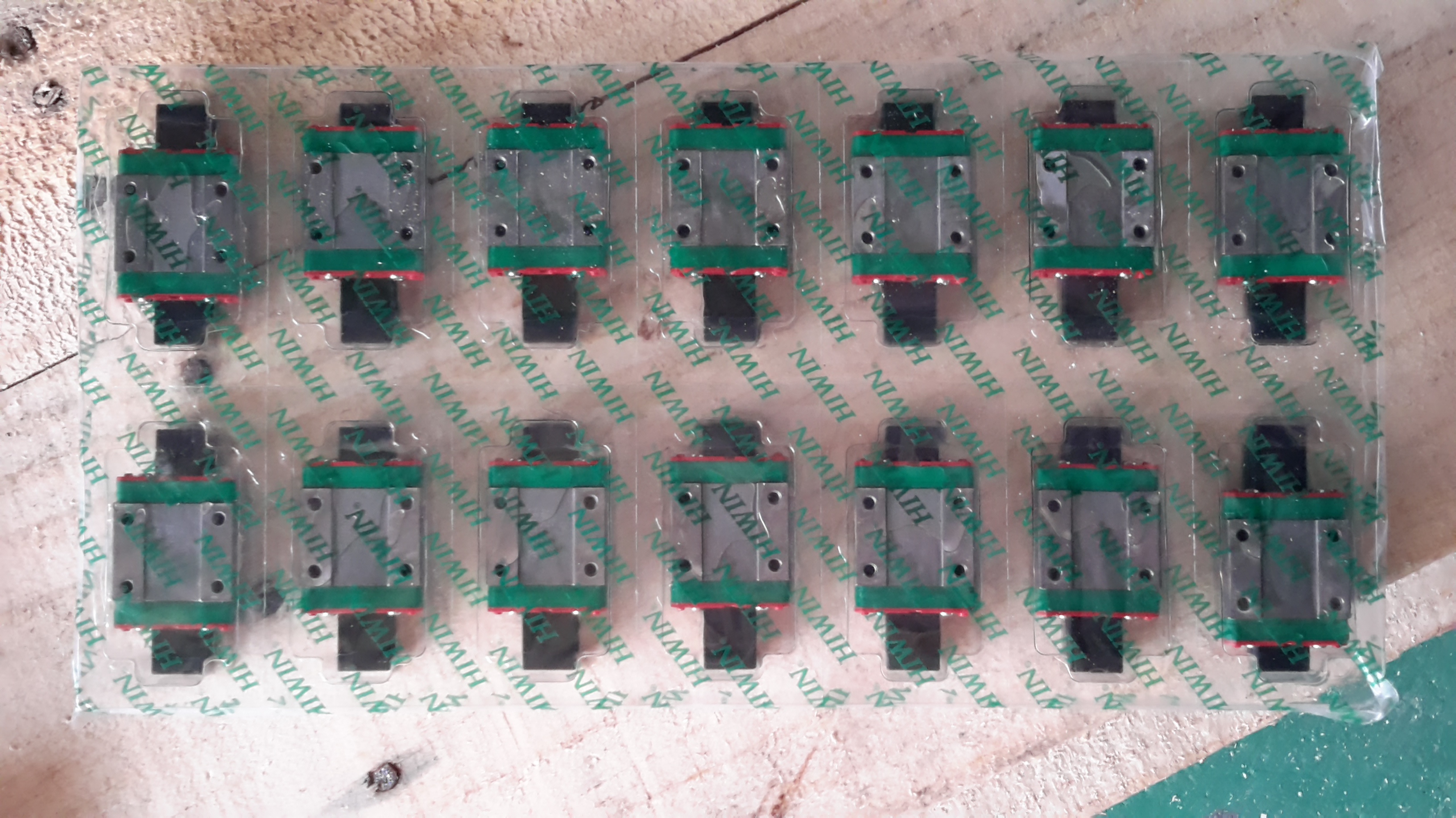 滾柱直線導(dǎo)軌上銀線性導(dǎo)軌MGW15C圖片