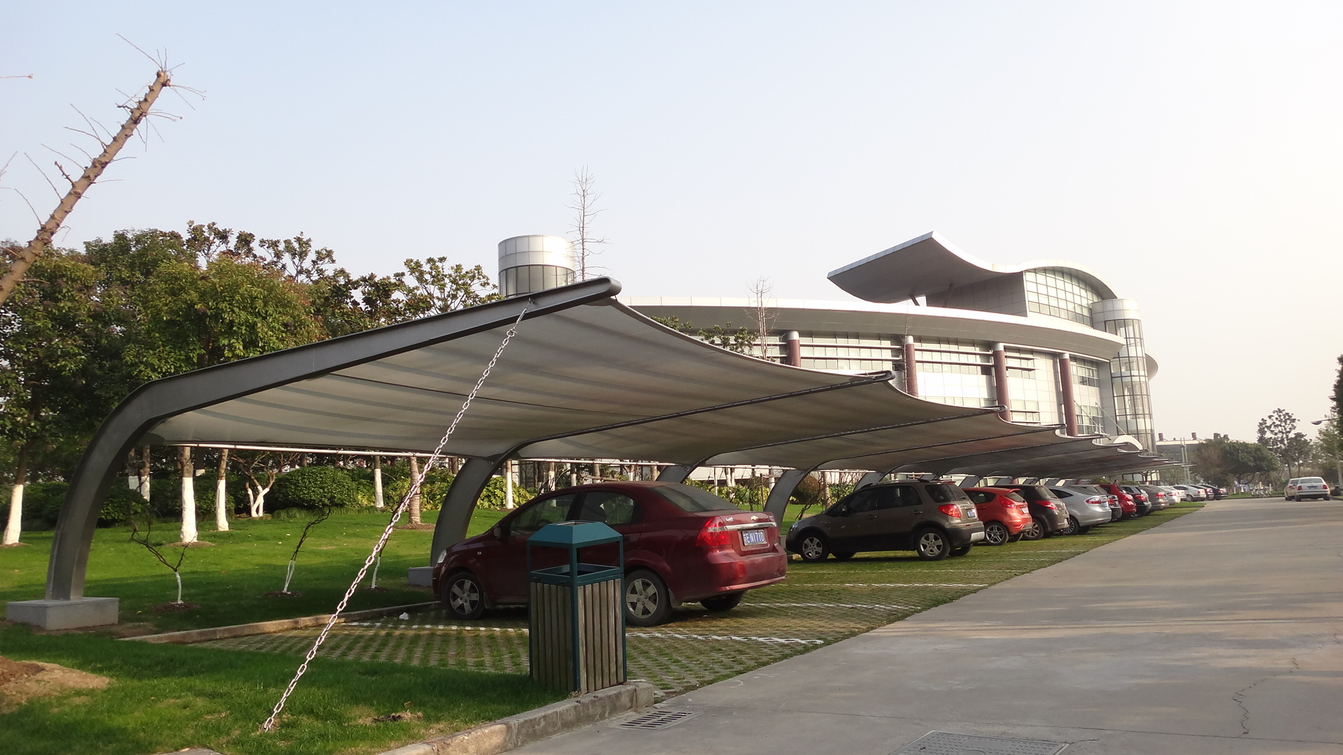 供應(yīng)用于戶外遮陽擋雨的浙江紹興膜結(jié)構(gòu)停車棚價格介紹