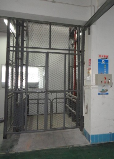 供應(yīng)貨梯提升機(jī)