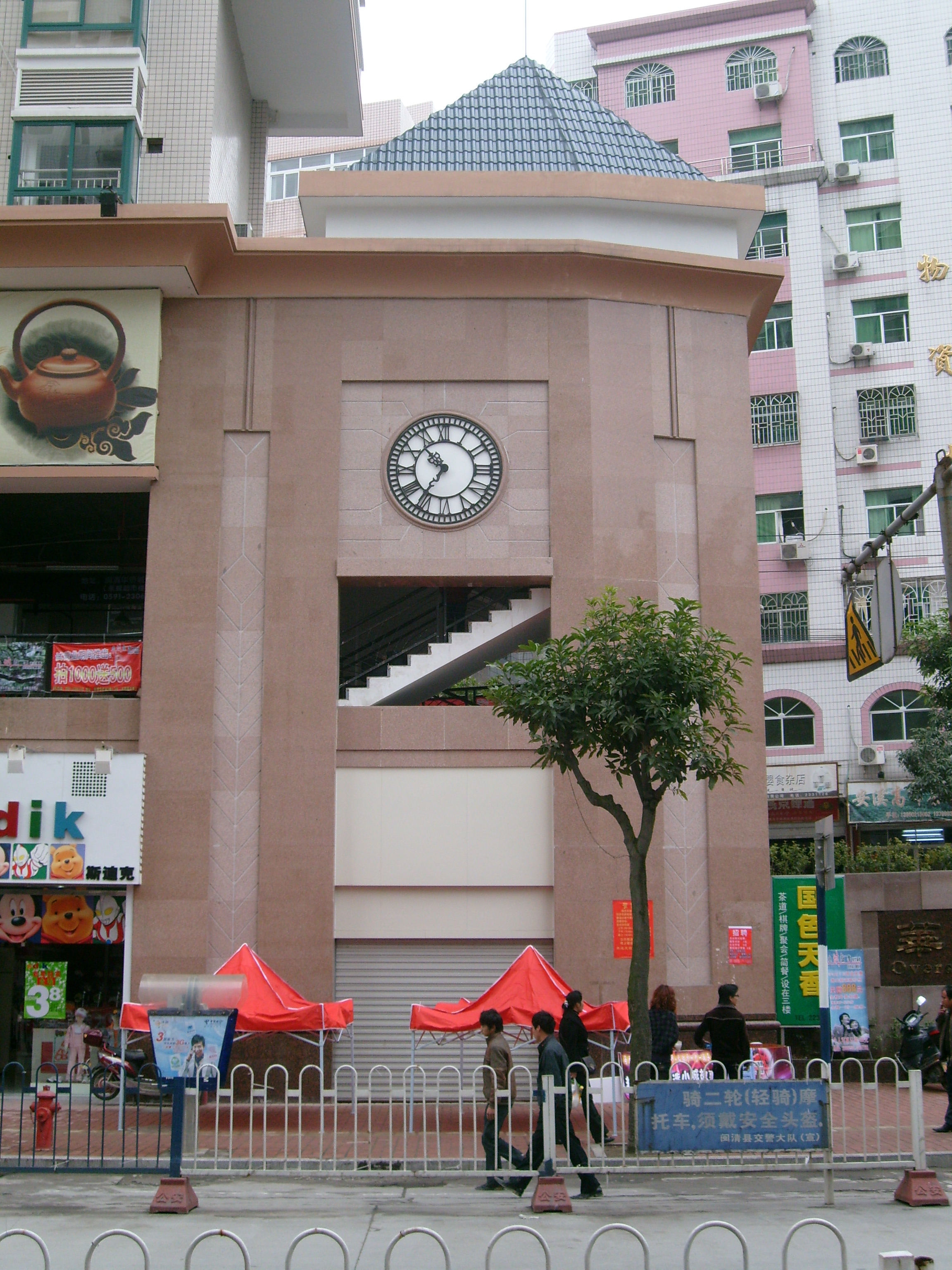 昆明學(xué)校教學(xué)樓塔鐘生產(chǎn)廠家圖片