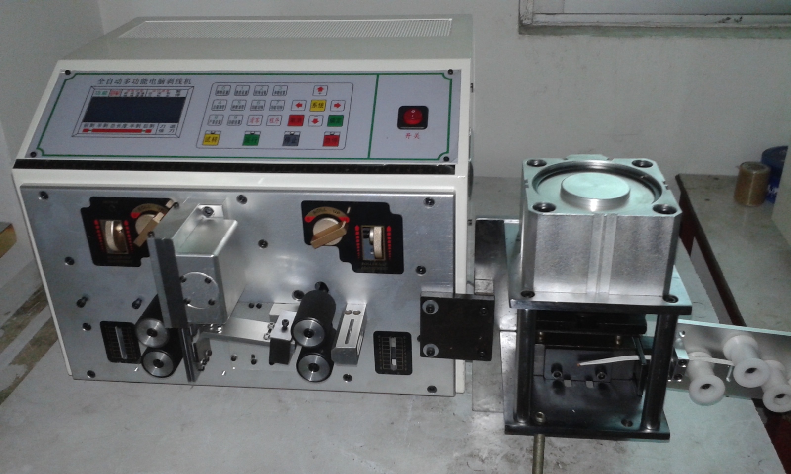 電腦裁線機(jī)圖片/電腦裁線機(jī)樣板圖 (3)