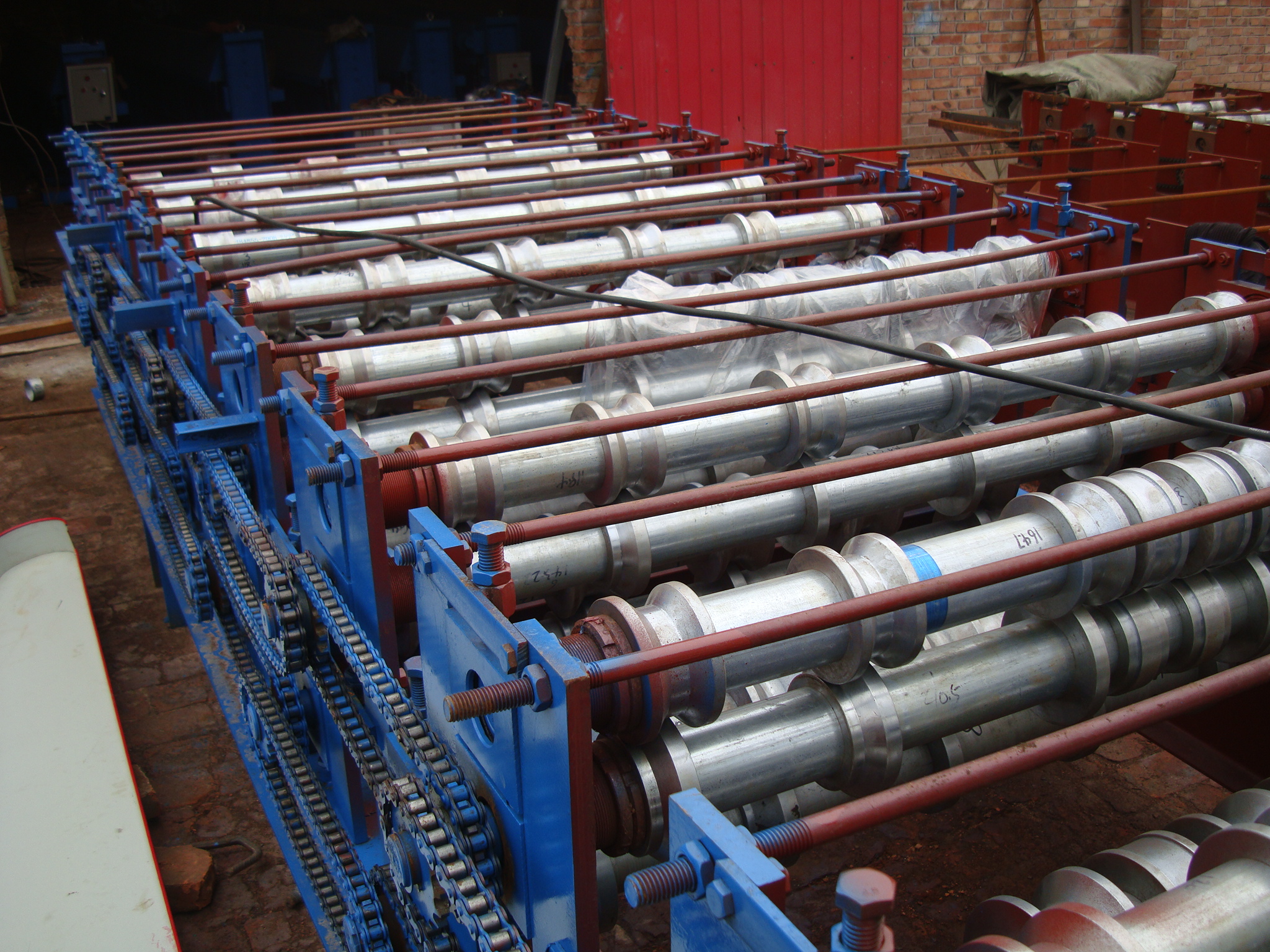 供應(yīng)鑫寶盛910型彩鋼壓瓦機(jī)圖片/供應(yīng)鑫寶盛910型彩鋼壓瓦機(jī)樣板圖 (2)