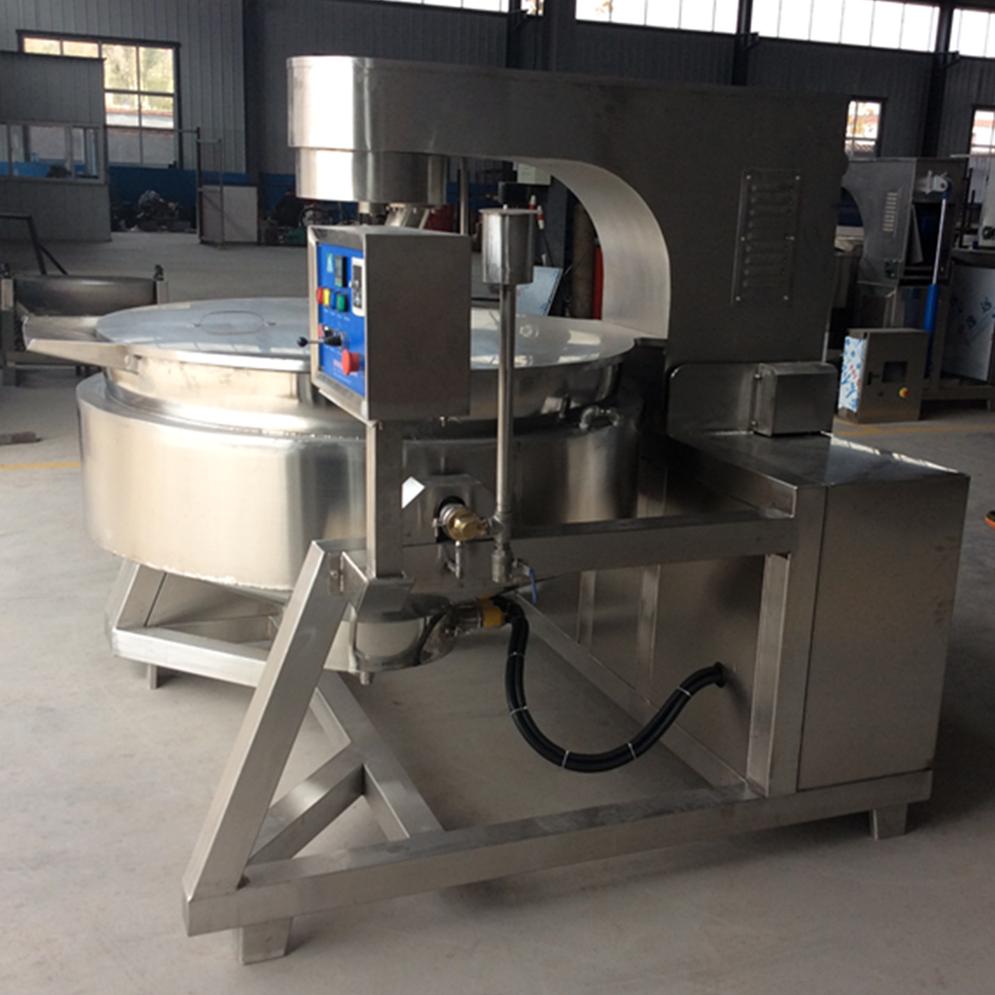 供應(yīng)山東廠家直銷火鍋底料攪拌炒鍋 自動攪拌炒鍋 行星攪拌炒鍋