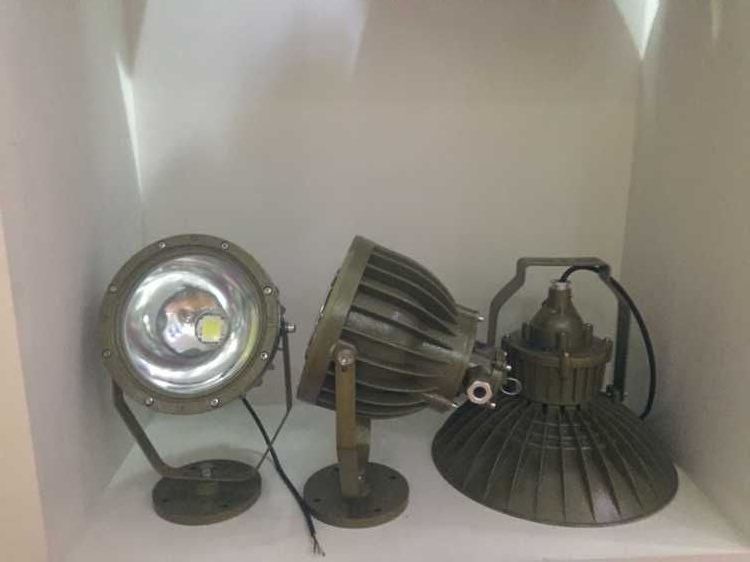 供應(yīng)重慶市榮昌8200防爆投光燈價格  8200防爆投光燈特價