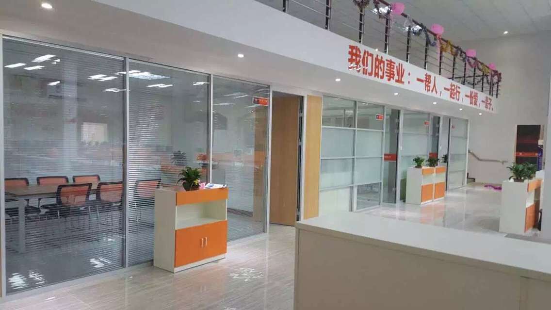 供應(yīng)用于的欽州玻璃隔斷