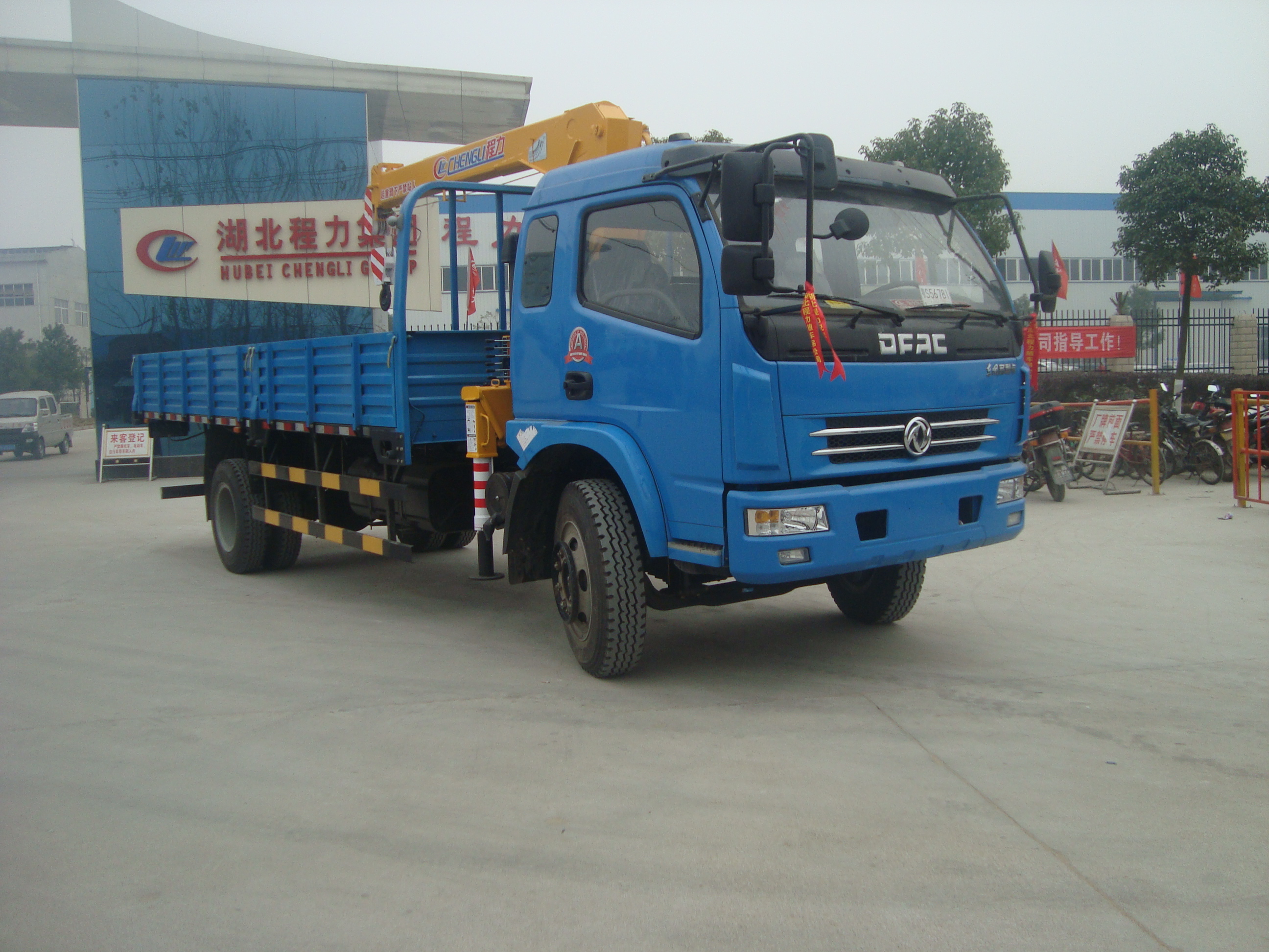 多利卡隨車吊圖片