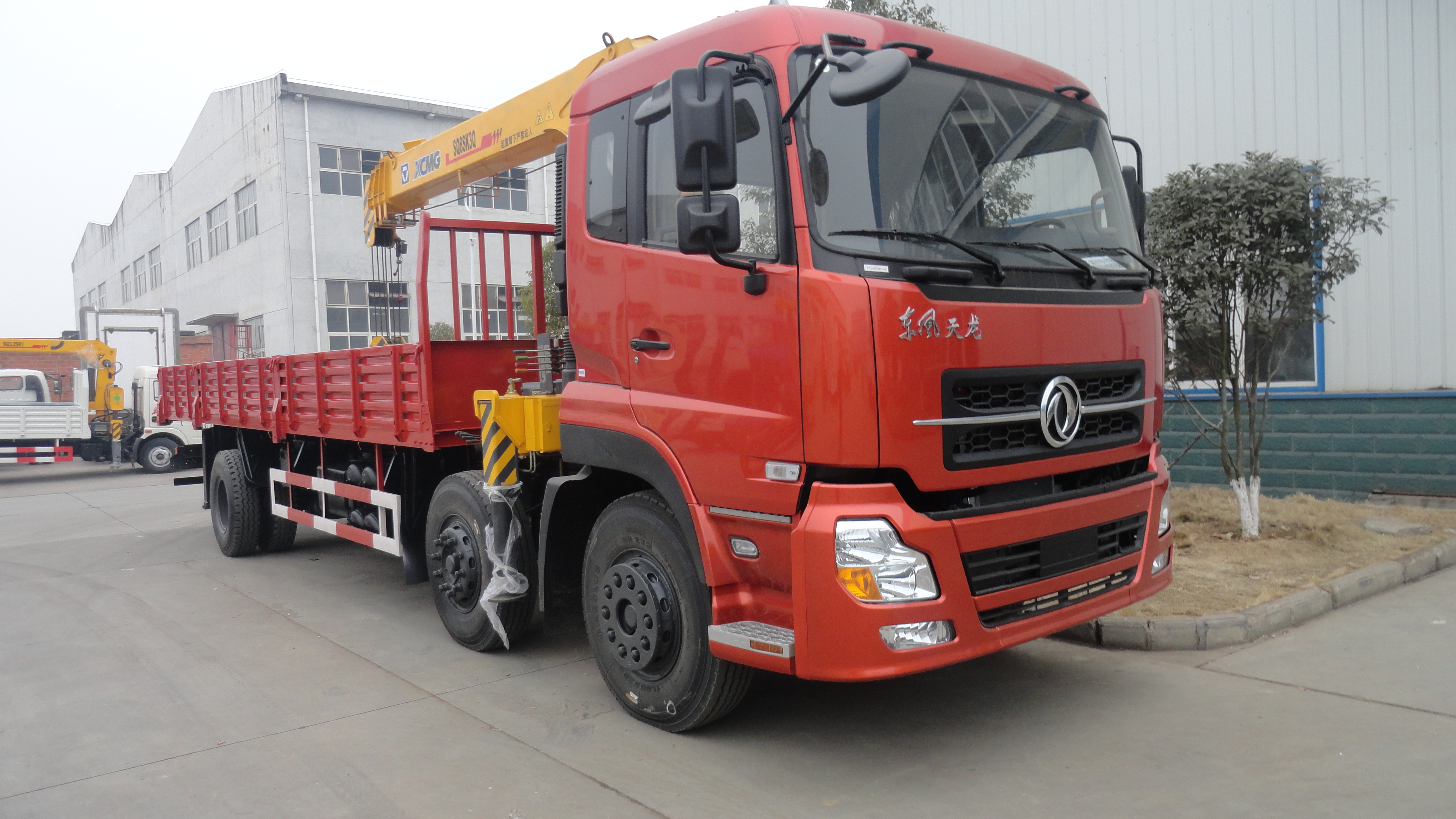 東風(fēng)天龍小三軸隨車吊圖片/東風(fēng)天龍小三軸隨車吊樣板圖 (1)