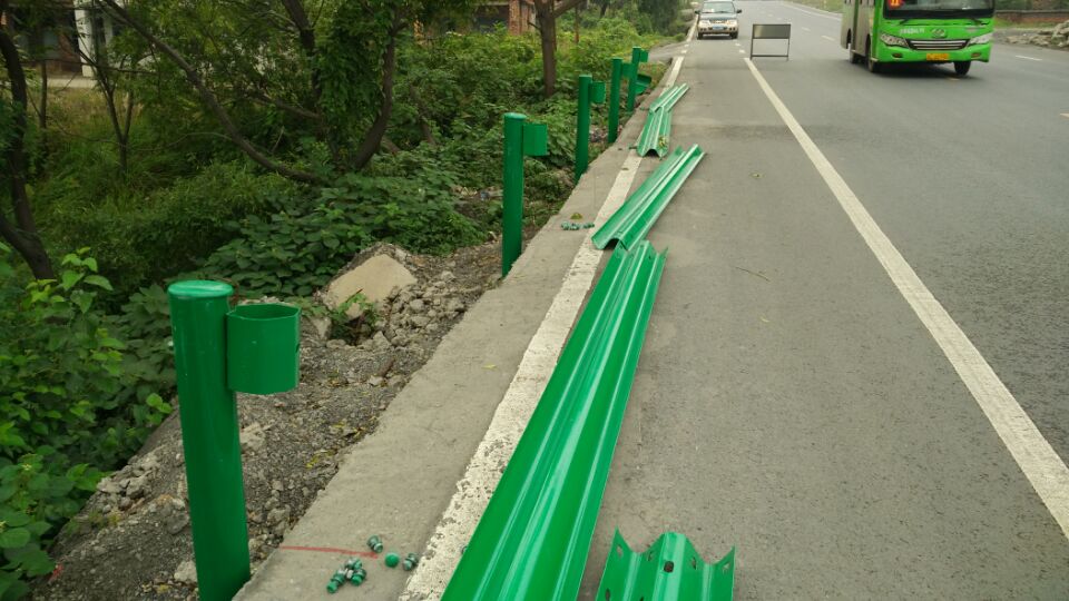 供應(yīng)湖南護(hù)欄板圖片/供應(yīng)湖南護(hù)欄板樣板圖 (3)