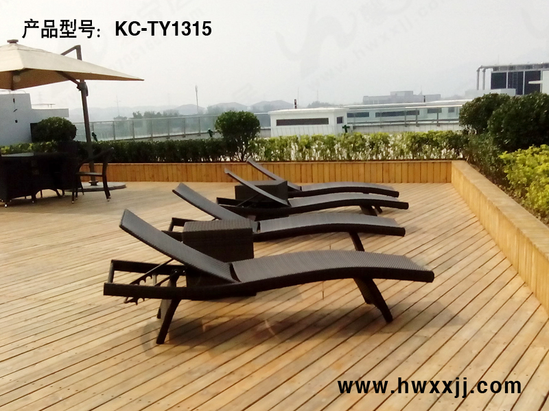 供應(yīng)木質(zhì)戶外家具木制休閑桌椅木塑戶外