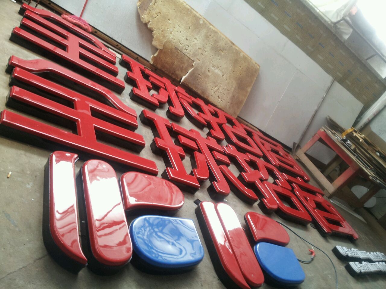 供應(yīng)寶安LED吸塑字丨LED外露字