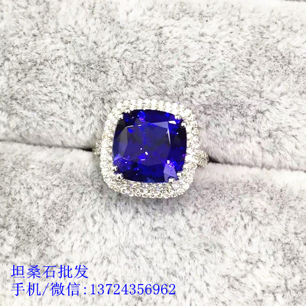 供應經(jīng)典款金鑲坦桑石戒指