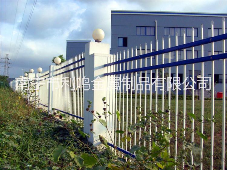 供應(yīng)用于安全防盜的小區(qū)防護(hù)欄 學(xué)校安全防護(hù)欄 廣西廠家全國供應(yīng) 品質(zhì)保證量大從優(yōu)