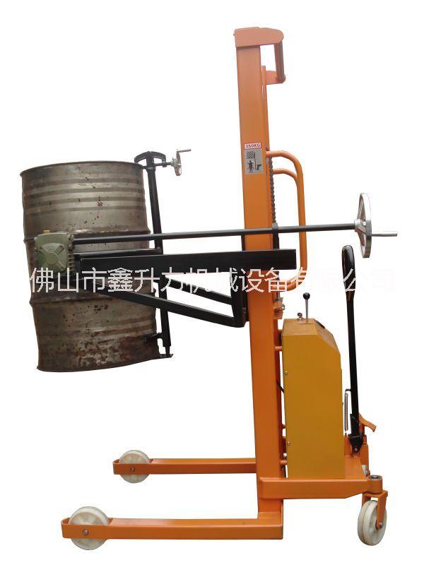 供應(yīng)360度翻轉(zhuǎn)電動油桶倒料車工廠、三水傾斜式油桶倒升高車具體說明