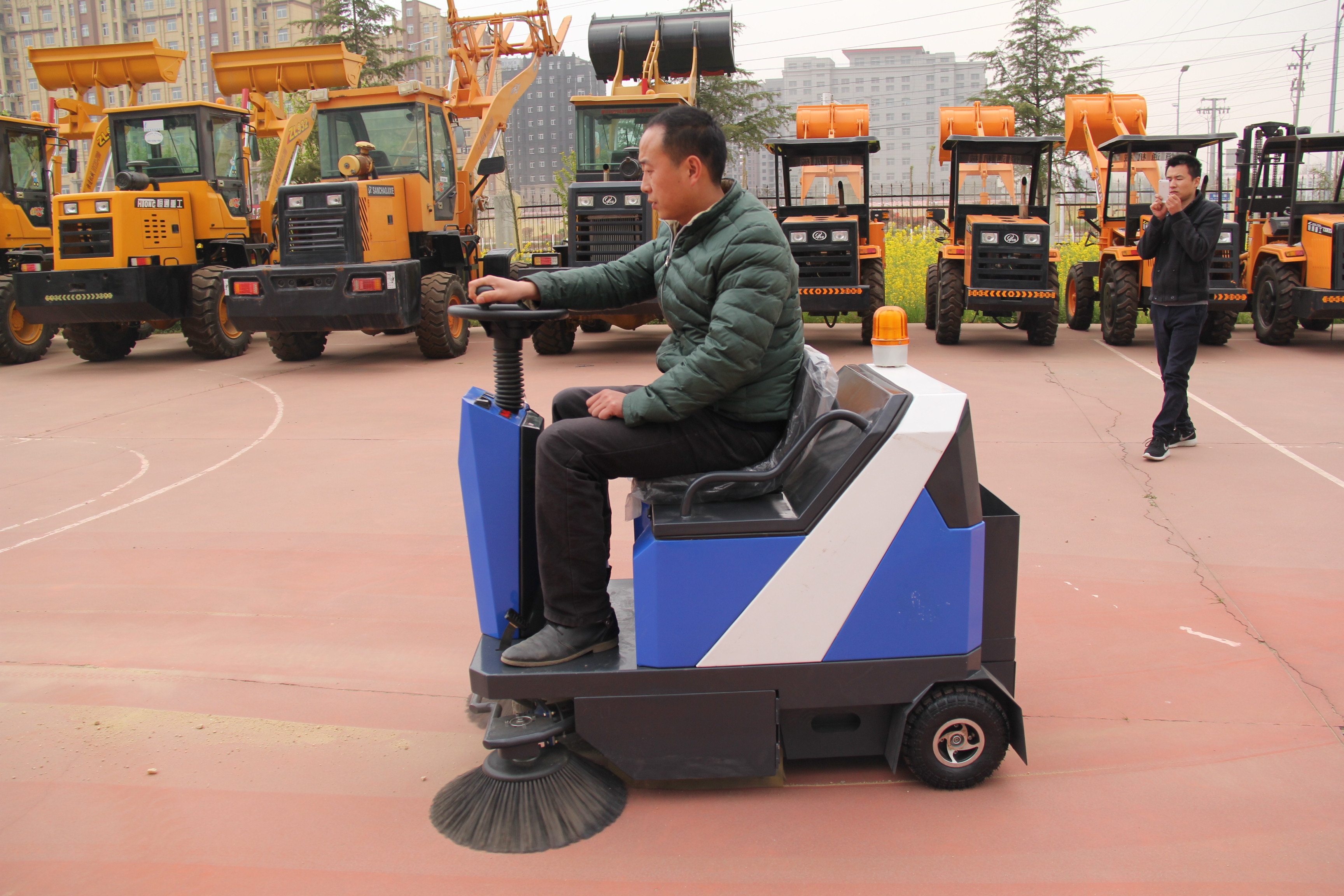 供應(yīng)掃地SCHB-900迷你掃地機(jī)