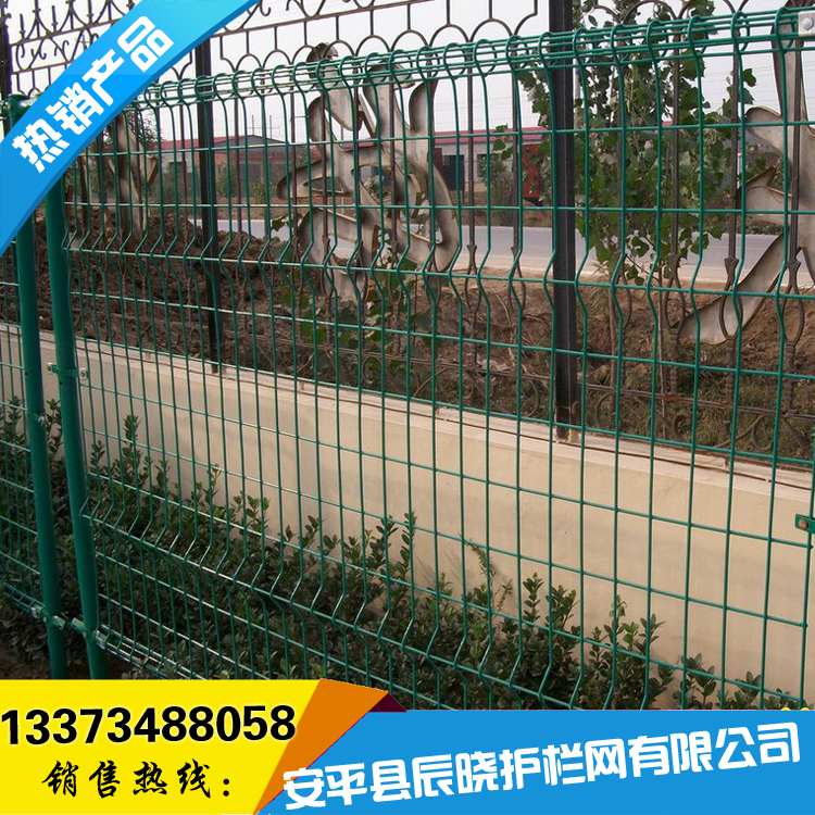 雙邊絲浸塑護欄網(wǎng)圖片