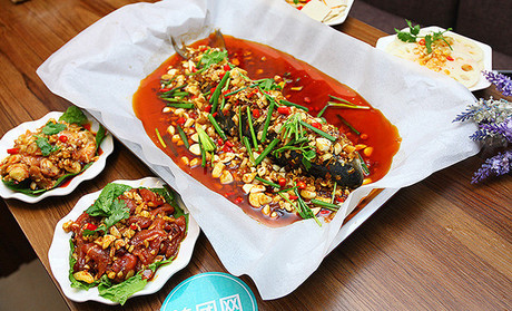 開心1+1巫山紙包魚，紙上烤魚圖片