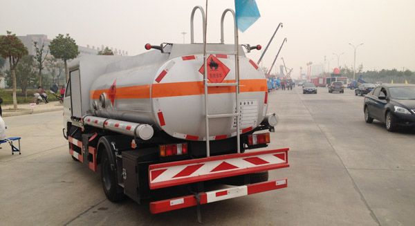 江鈴5噸加油車 運(yùn)油車 流動(dòng)加油車 山東油罐車廠家 湖北油罐車