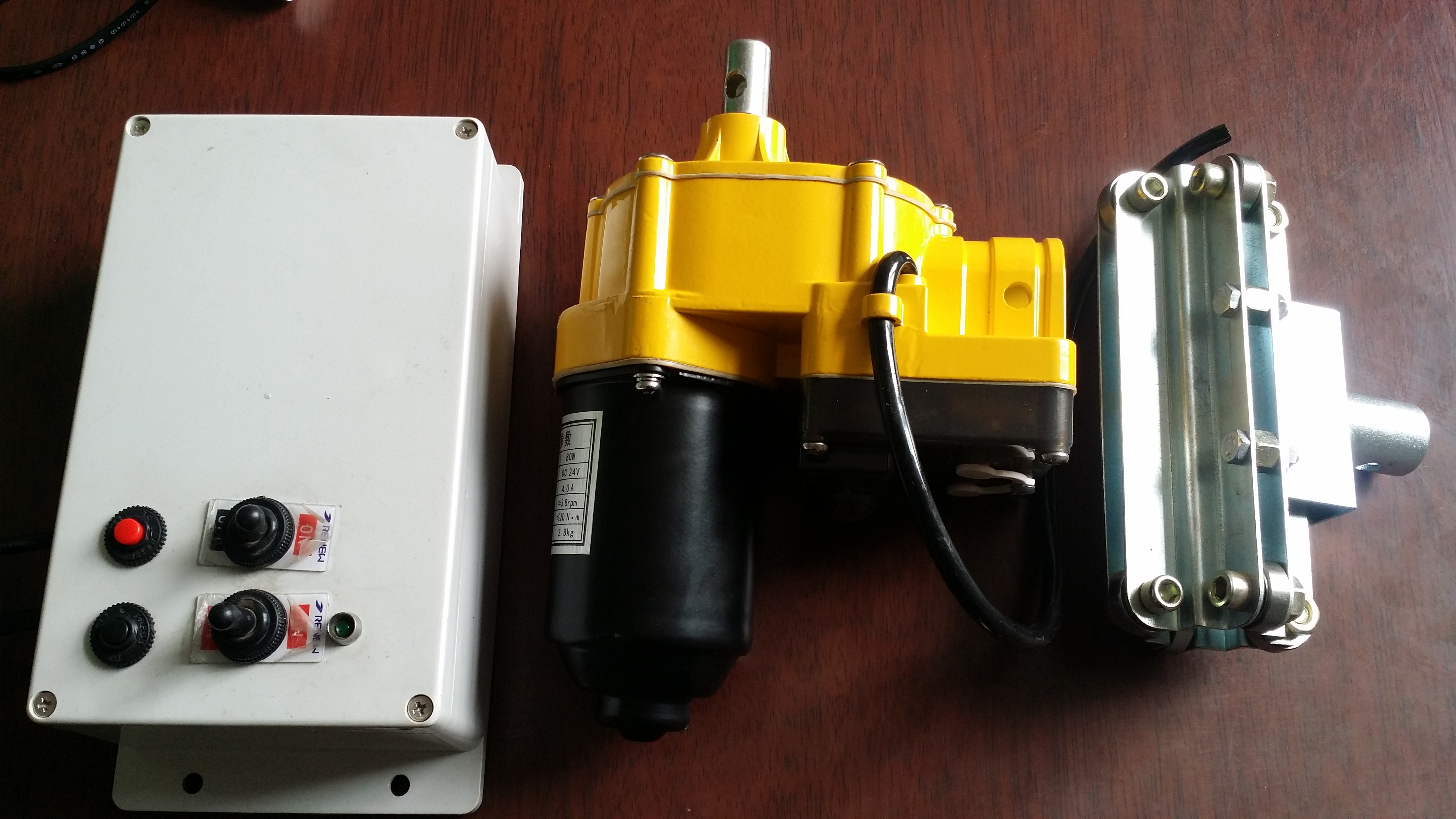 卷膜器卡簧卡槽雙拱卡十字卡三件套 溫室大棚配件 溫室設(shè)備 溫室卷膜器 件 棚配件的手動(dòng)卷膜器