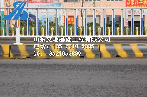 道路水泥隔離墩?qǐng)D片