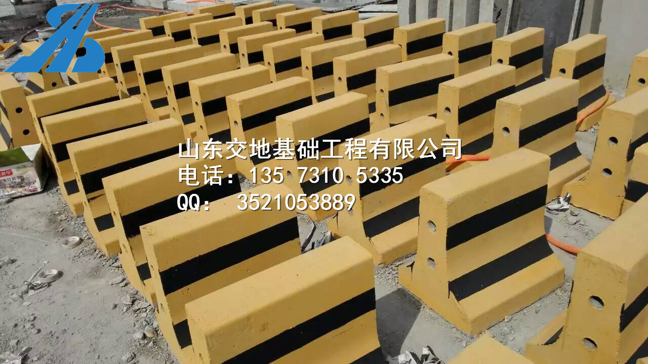 水泥隔離墩圖片