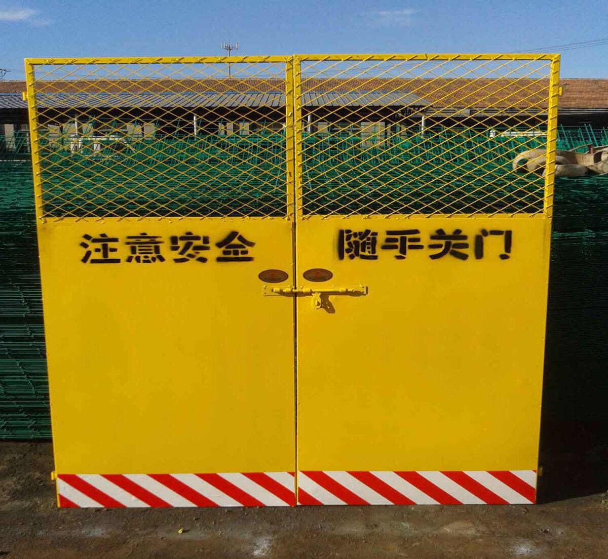 安全門圍欄，湖北哪里有賣安全門圍欄，供應(yīng)電梯頂門圍欄