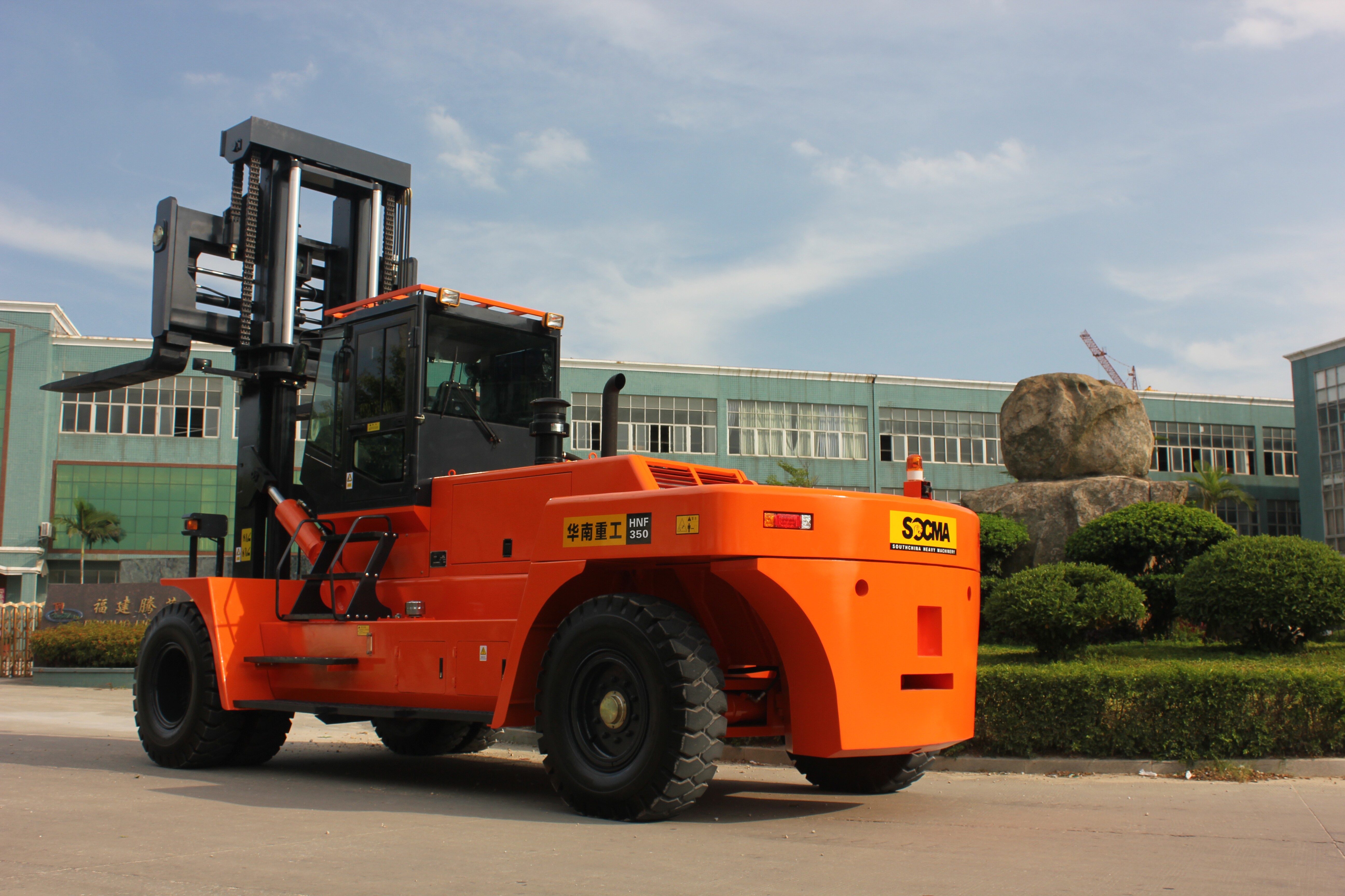 供應(yīng)2016新型36噸內(nèi)燃叉車圖片