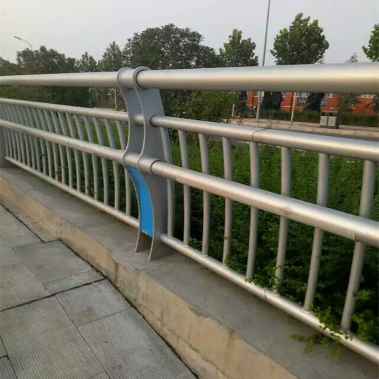 道路防撞護欄價格，河北道路防撞護欄，河北道路防撞護欄批發(fā)