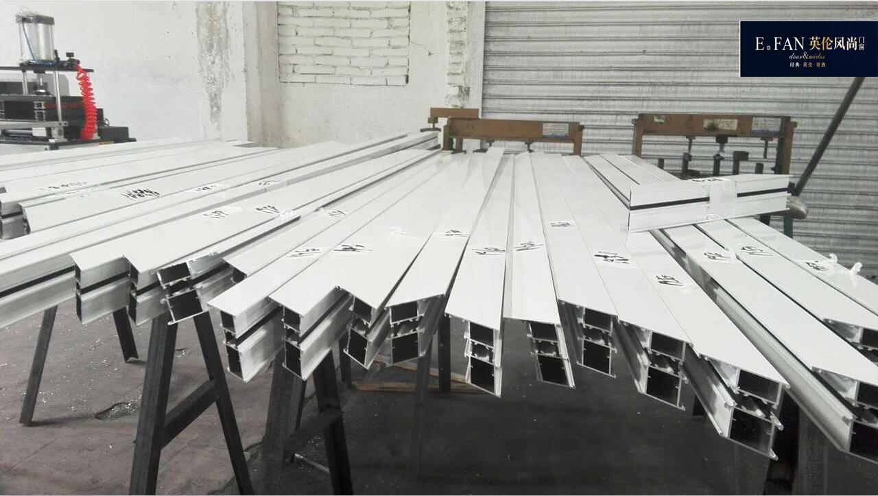 斷橋鋁鋁合金門(mén)型材半成品批發(fā)銷(xiāo)售圖片