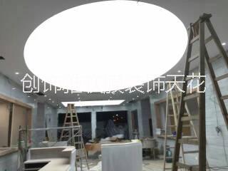 供應(yīng)創(chuàng)飾雅軟膜天花廠家/柔性軟膜/白色軟膜燈箱/彩色軟膜批發(fā)/鋁合金龍骨廠家批發(fā)/