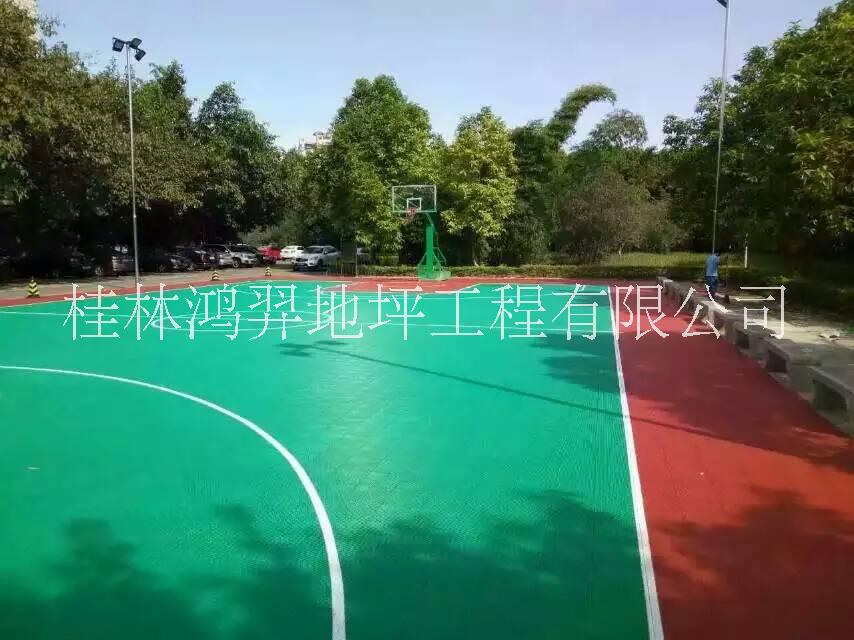 幼兒園拼裝地面，拼色地板幼兒園室內(nèi)室外戶外地面，幼兒園拼裝地面廠