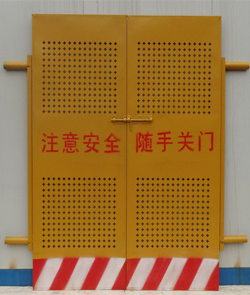 供應(yīng)多用途電梯安全門  電梯安全門生產(chǎn)廠家  河北電梯安全門供應(yīng)商  電梯安全門價(jià)格