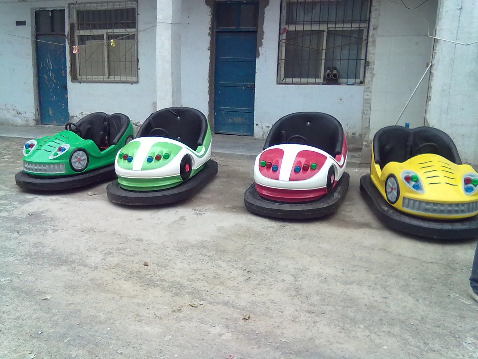 翔天游樂銷售 雙人碰碰車全套批發(fā)圖片