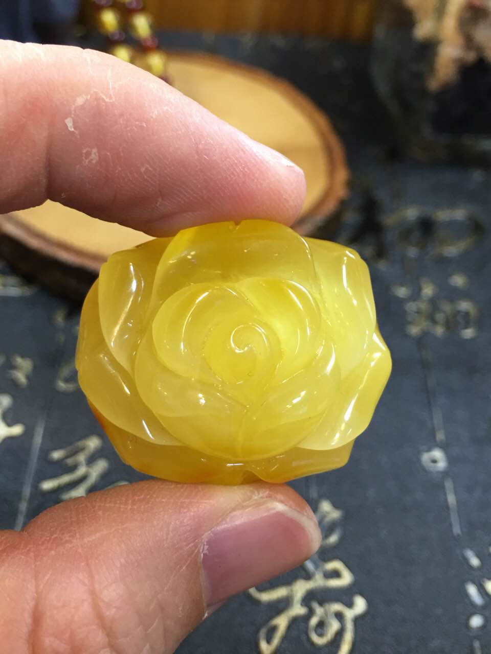 廣州琥珀價(jià)位多少錢一克圖片