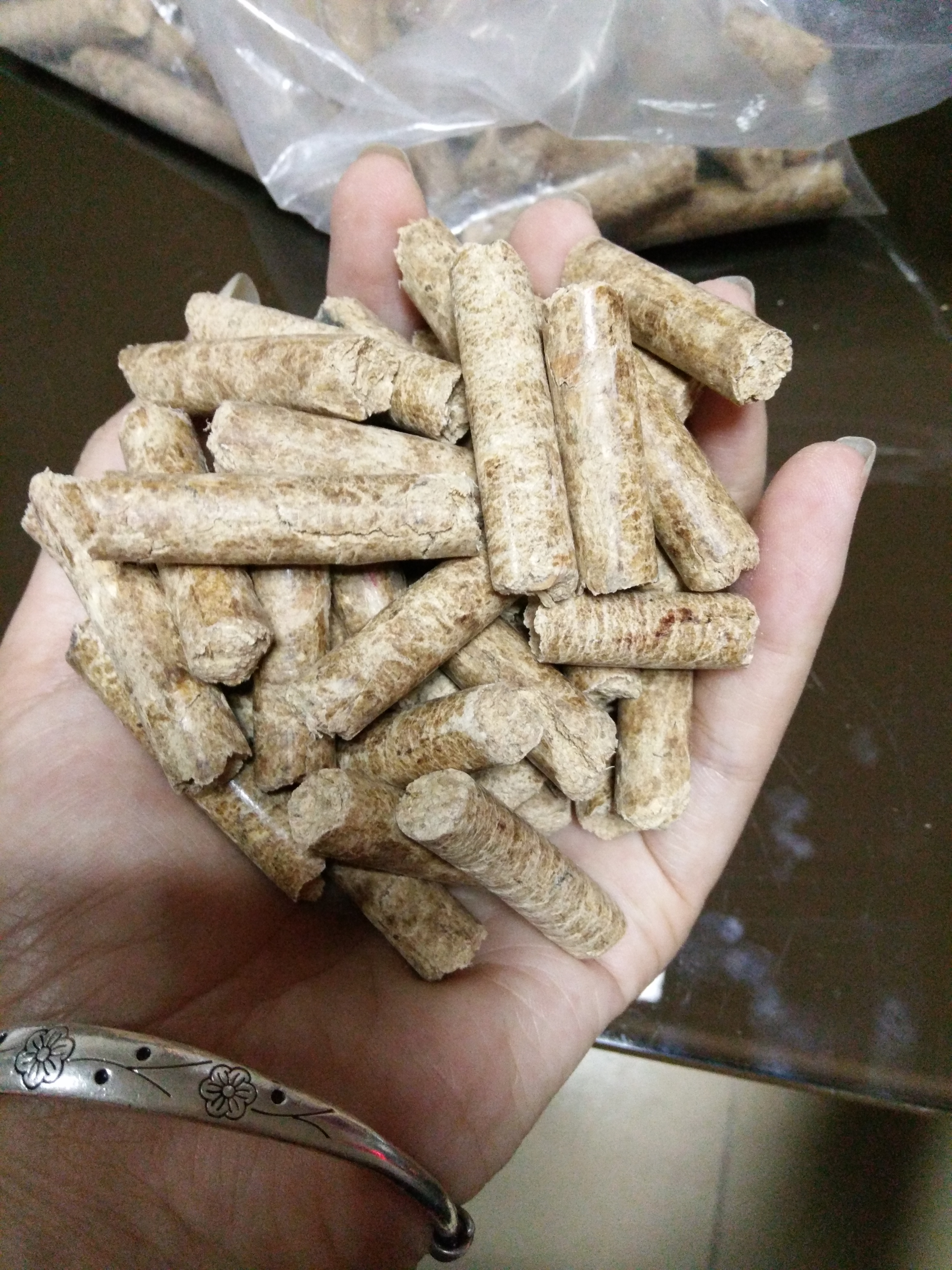 工厂直销铝合金 锌合金压铸厂专用生物颗粒/高热值/不结焦生物质颗粒图片