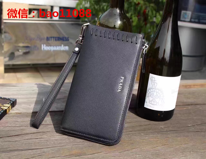 新款bv男士真皮手拿包錢包  微信：bao11088 新款普拉達(dá)男士真皮手拿包錢包