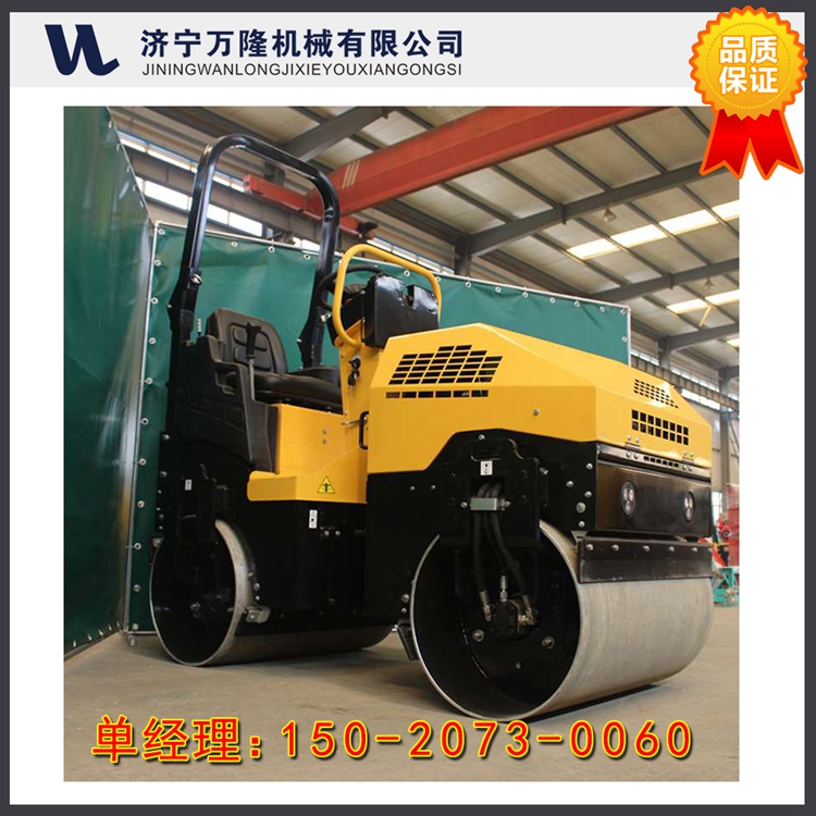 座駕式壓路機圖片