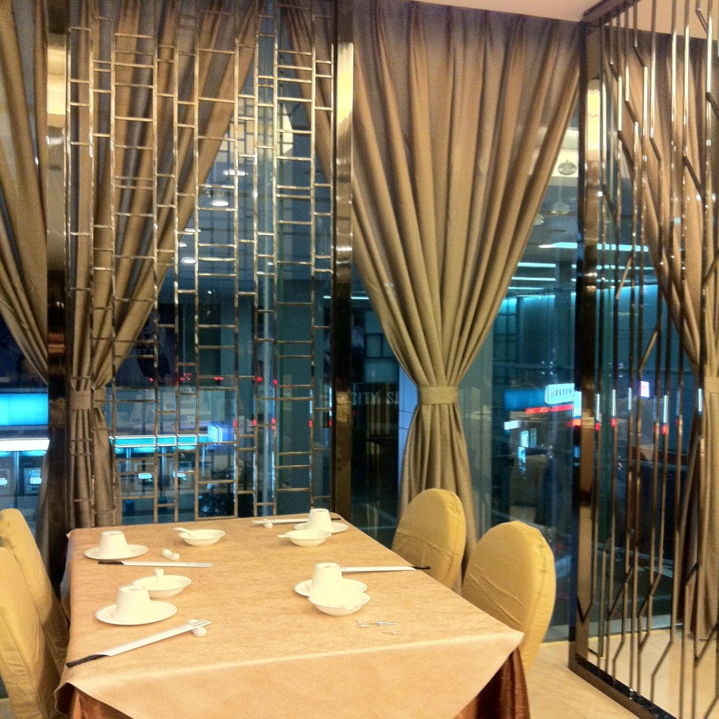 酒店不銹鋼屏風(fēng)隔斷定做