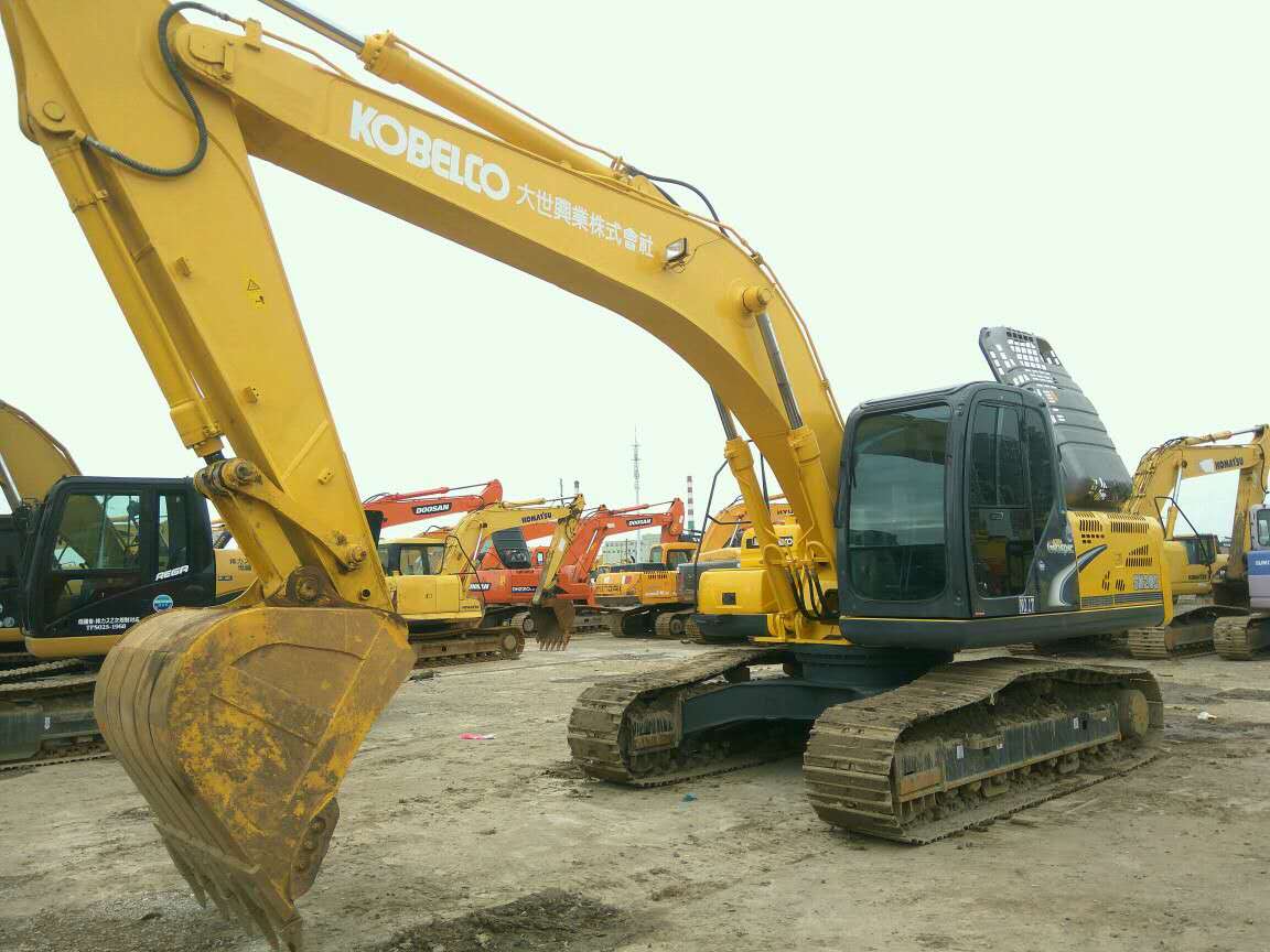 進(jìn)口二手挖掘機(jī) 神鋼二手挖掘機(jī)圖片