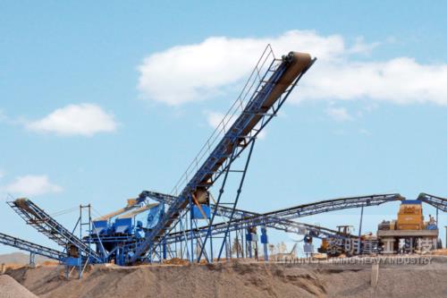 時(shí)產(chǎn)500噸大型鄂式破碎機(jī)多少錢圖片