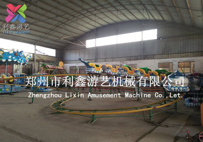 游樂設備鯊魚滑車圖片