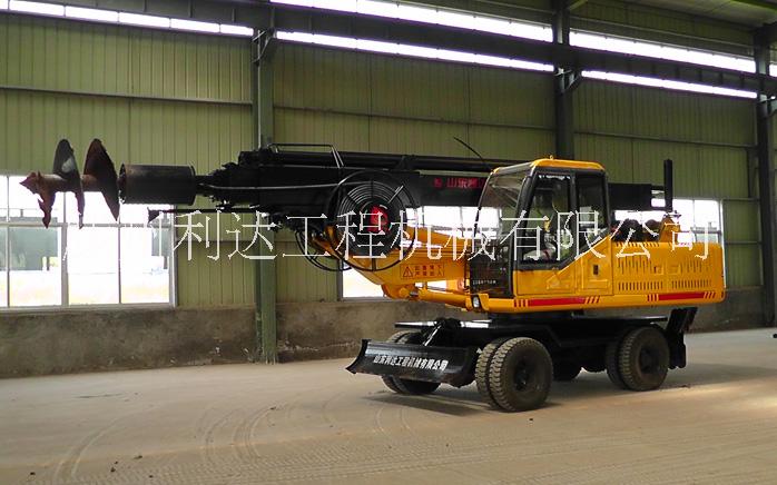 360°旋轉(zhuǎn)旋挖鉆機_利達(dá)重工圖片