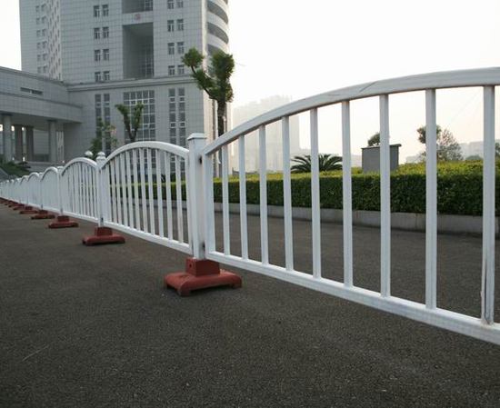 【專業(yè)生產(chǎn)】道路隔離護(hù)欄/鐵路護(hù)欄網(wǎng)/場區(qū)護(hù)欄網(wǎng)/框架護(hù)欄