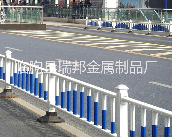 批发优质道路护栏防撞栏道路栏杆锌钢护栏量大便宜图片