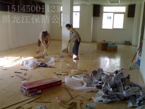 哈爾濱開荒保潔 賓館學(xué)校保潔 誠幫環(huán)?？萍加邢薰?  src=