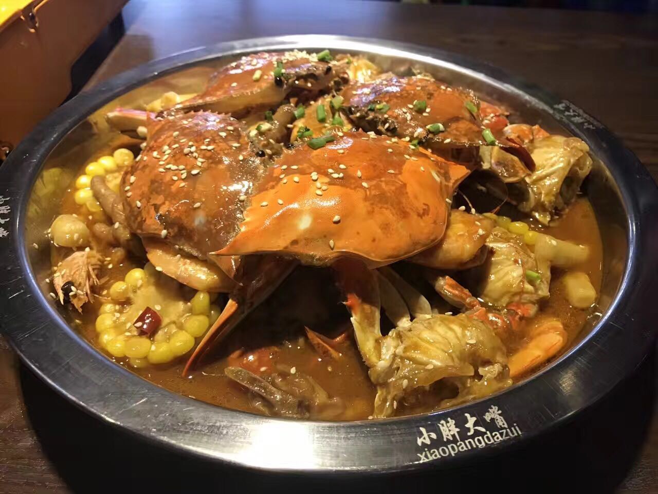 北京肉蟹煲加盟，小胖大嘴肉蟹煲美味新體驗(yàn)