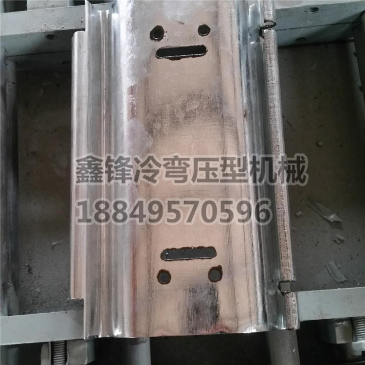 鑫鋒抗風(fēng)卷簾門設(shè)備圖片